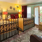Four Kachinas Bed & Breakfast Inn