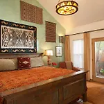 Hotel Four Kachinas