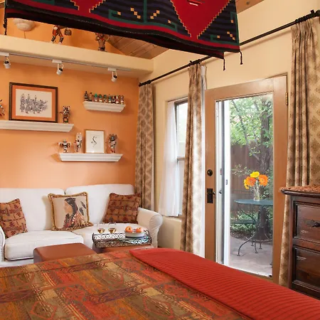 Hotel Four Kachinas